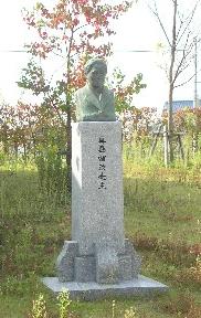 真島智茂像正面