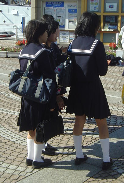 406px-Japanese_school_uniform_dsc06051.jpg